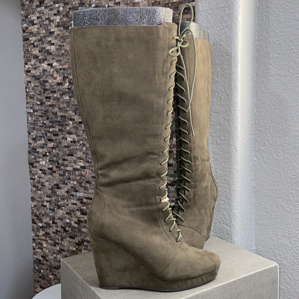 Green Heeled Boots - Picture 3 of 8